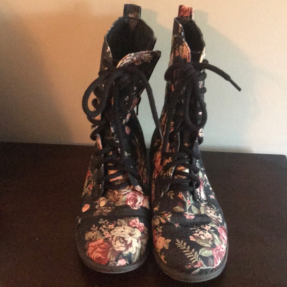 Floral combat boots!